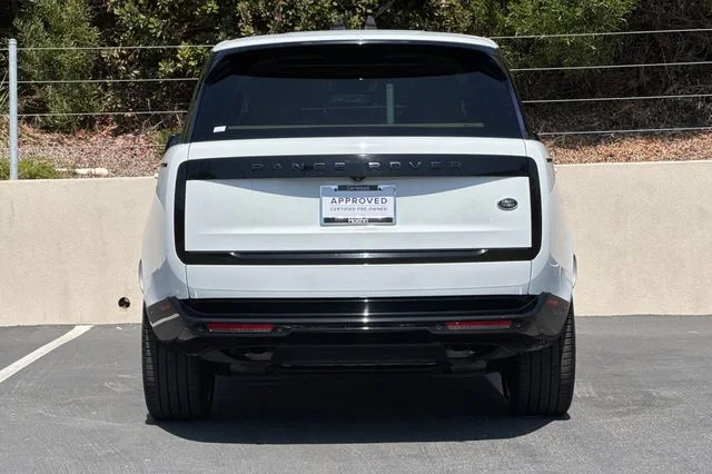 Used 2023 White Land Rover Autobiography image 4