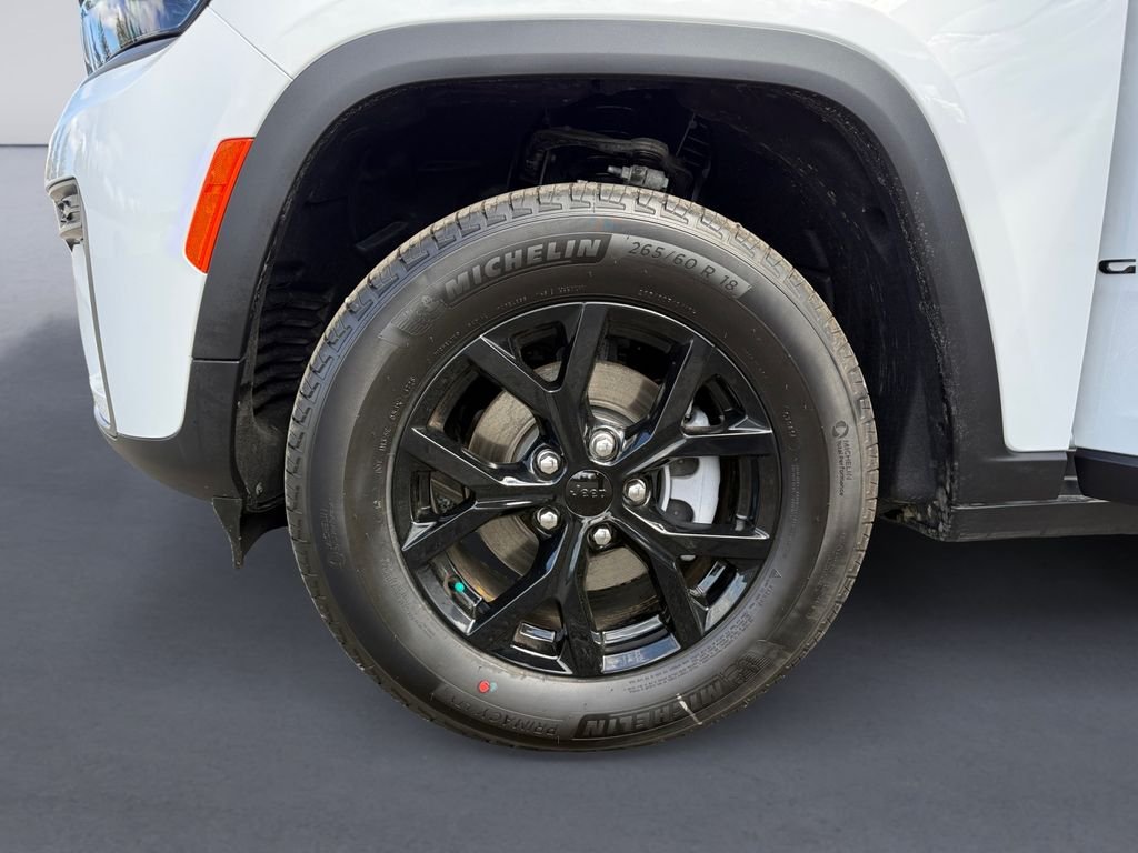 New 2026 Bright White Clear-Coat Exterior Paint Jeep Altitude image 9