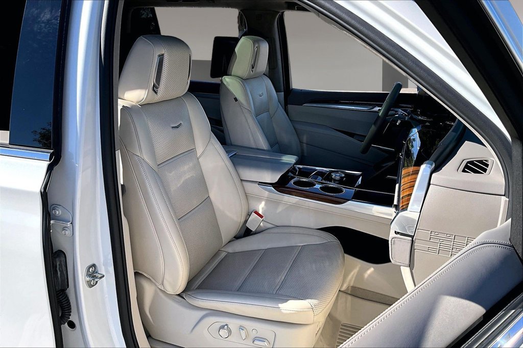 Certified Used 2025 Crystal White Tricoat Cadillac Premium Luxury Platinum image 7