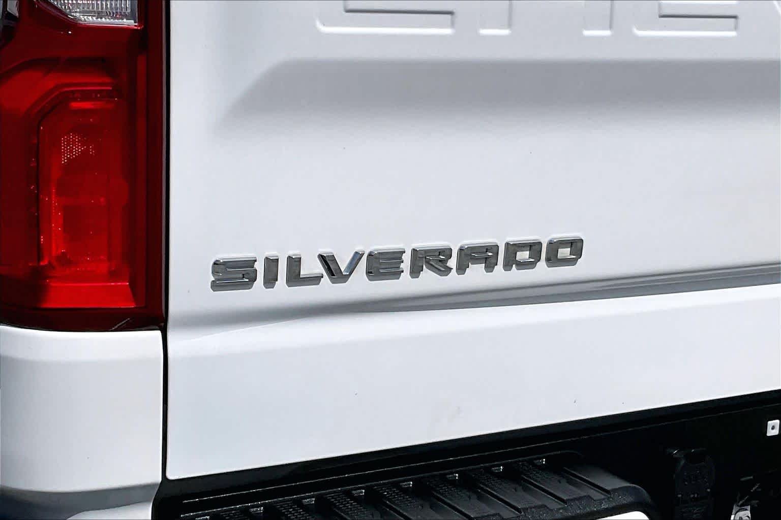 Used 2021 Summit White Chevrolet RST image 10