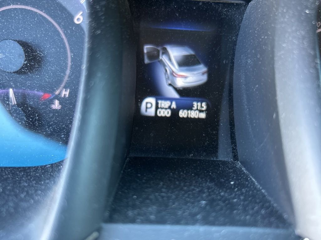 Used 2016 Silver Toyota XLE Premium image 9