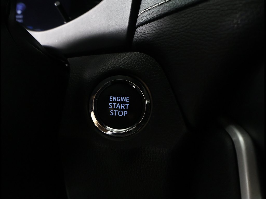 Used 2025 Ice Cap Toyota XLE image 11