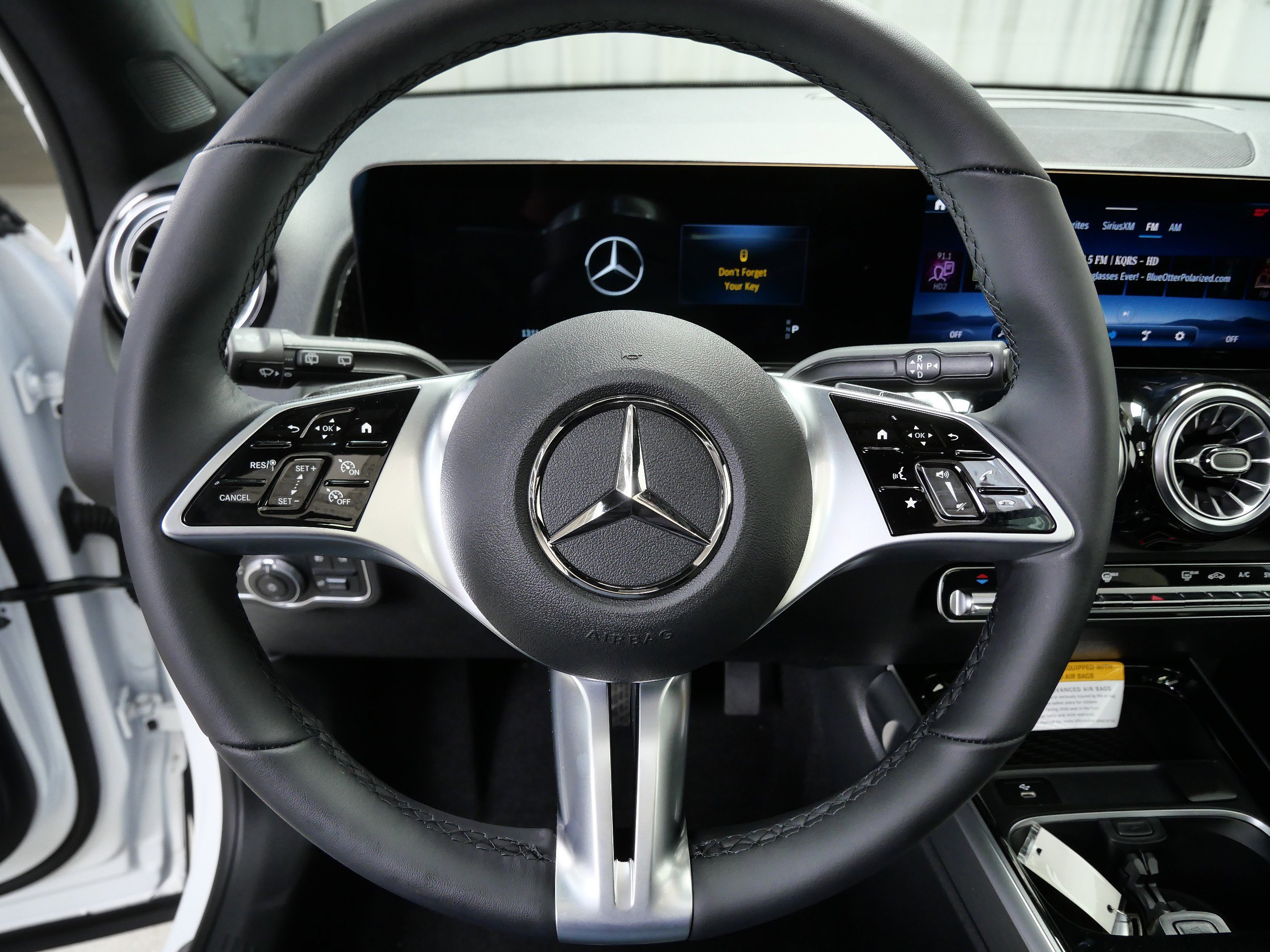 New 2026 Polar White Mercedes-Benz GLB 250 image 12