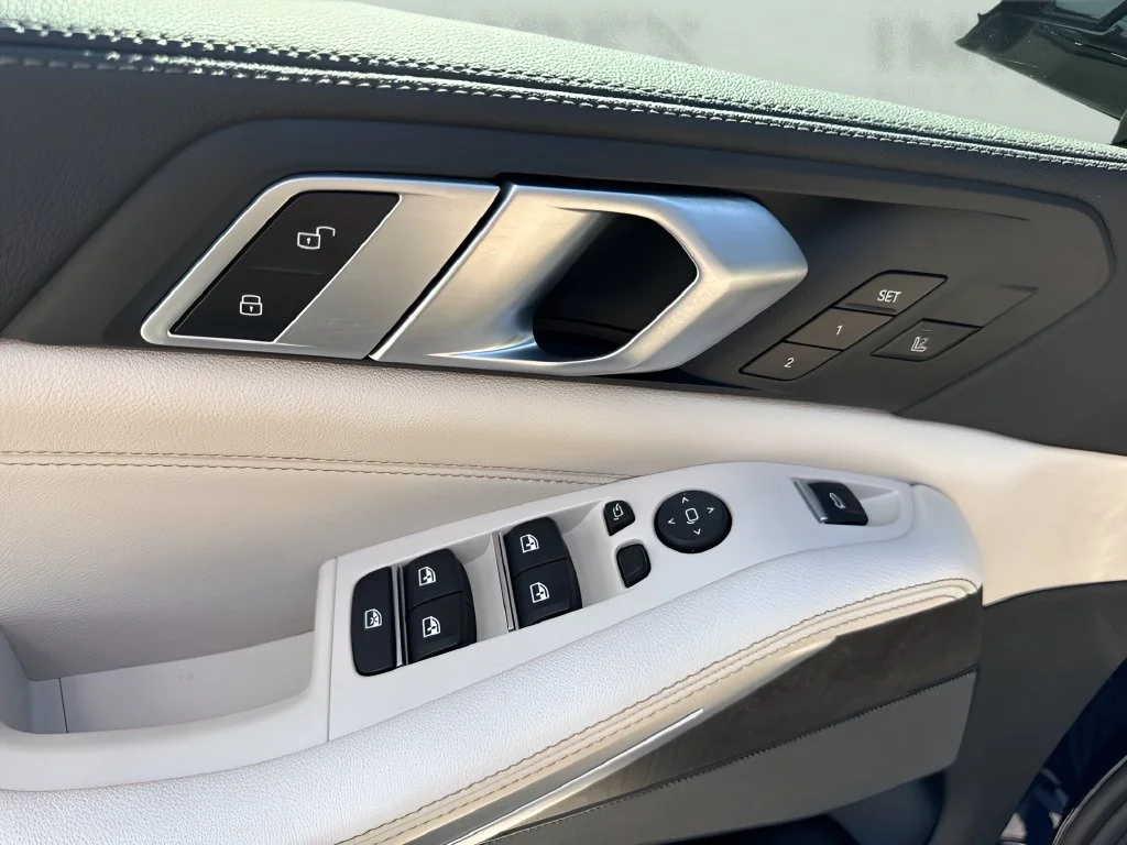 Used 2020 Blue BMW sDrive40i image 26