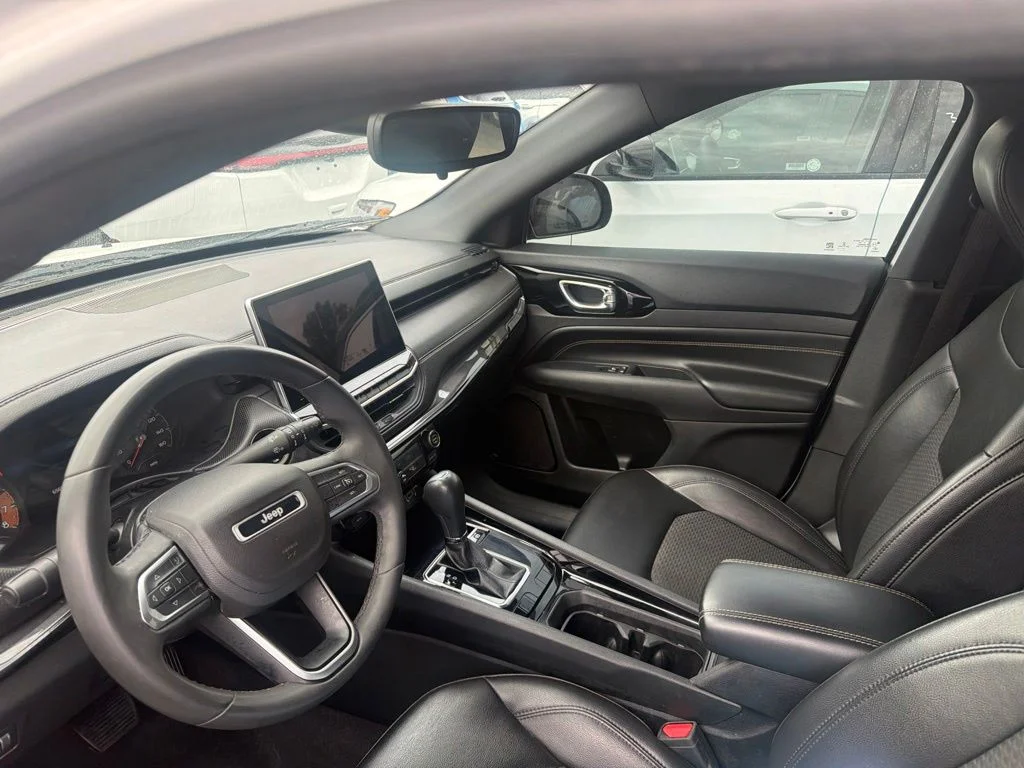 Used 2022 White Jeep Altitude image 7