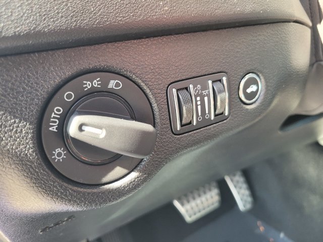 Used 2023 Purple Dodge R/T Scat Pack image 19