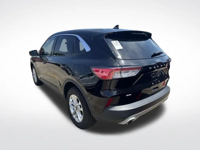 Used 2022 Black Ford SE image 6