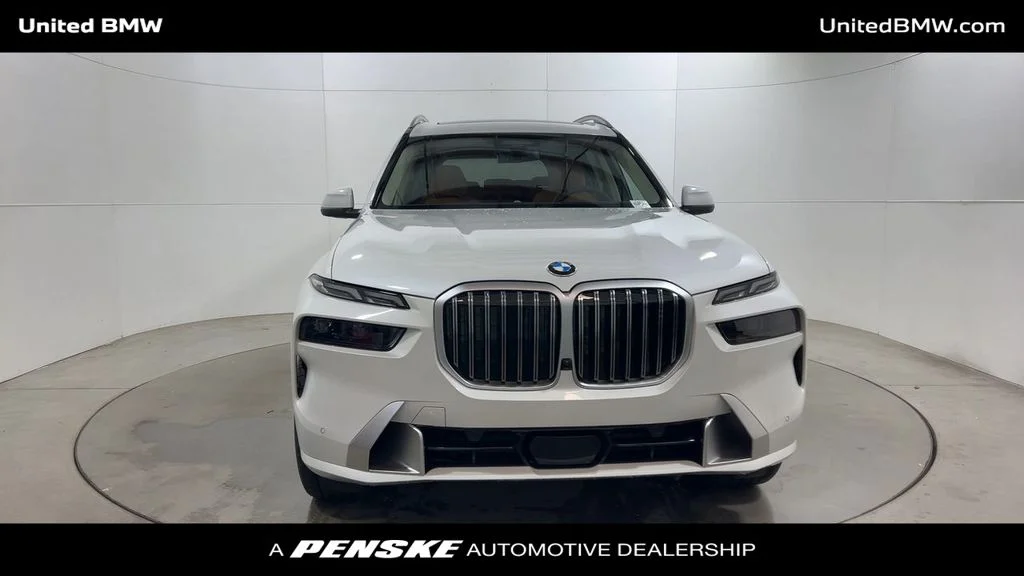 Used 2026 Mineral White Metallic BMW xDrive40i image 3
