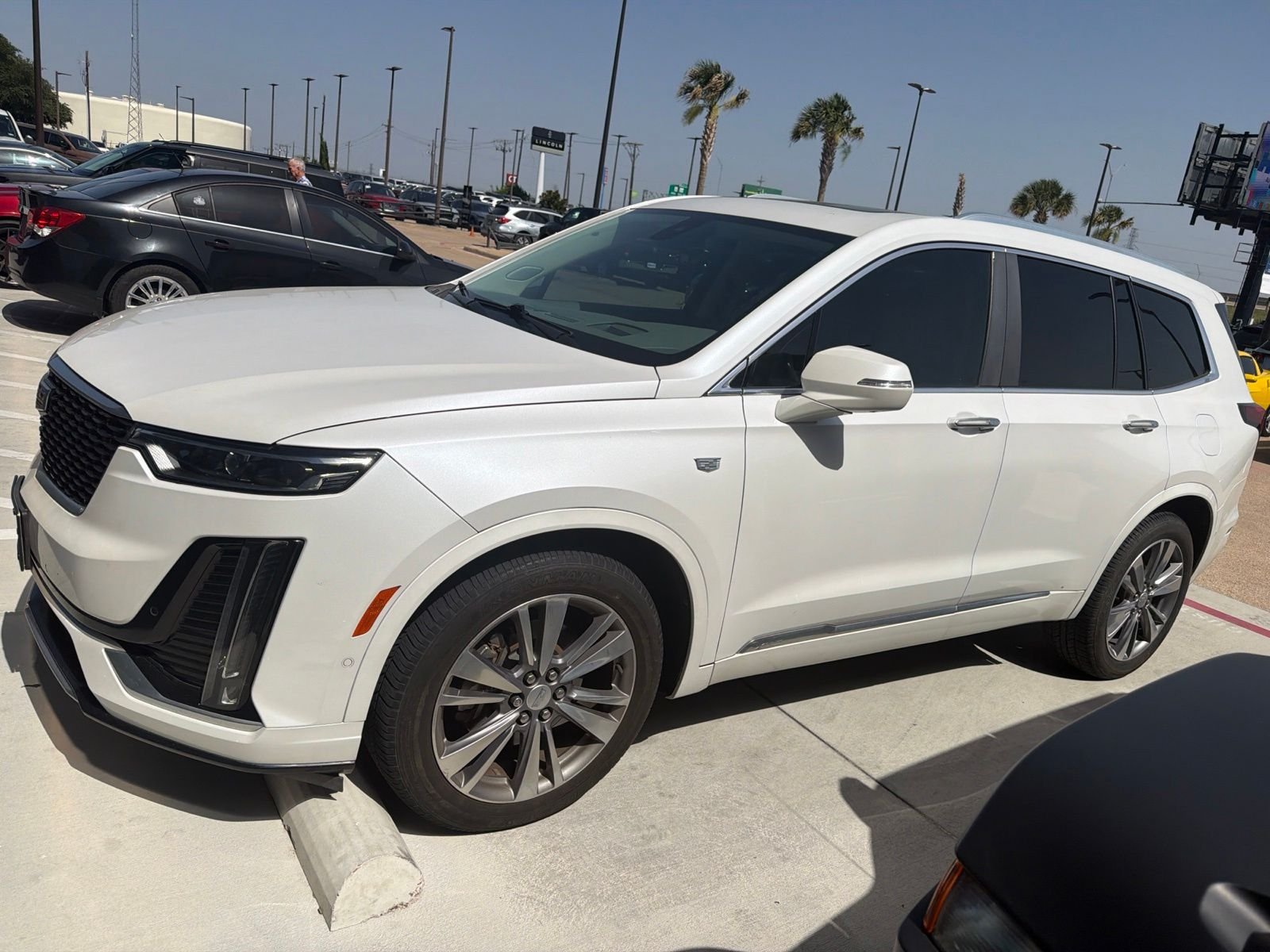 Used 2020 Crystal White Tricoat Cadillac Premium Luxury image 10