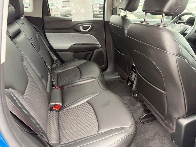 Used 2022 Blue Jeep Latitude image 7