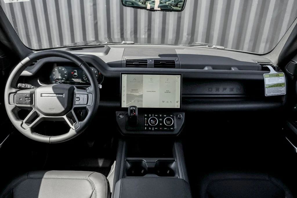 New 2026 Woolstone Green Land Rover X-Dynamic SE image 21