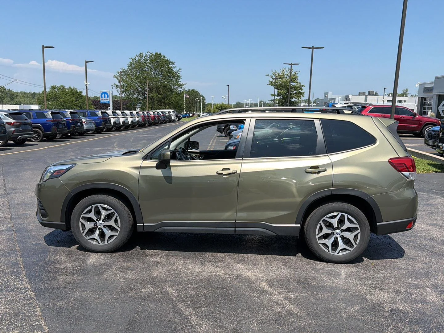 Used 2023 Autumn Green Metallic Subaru Premium image 11