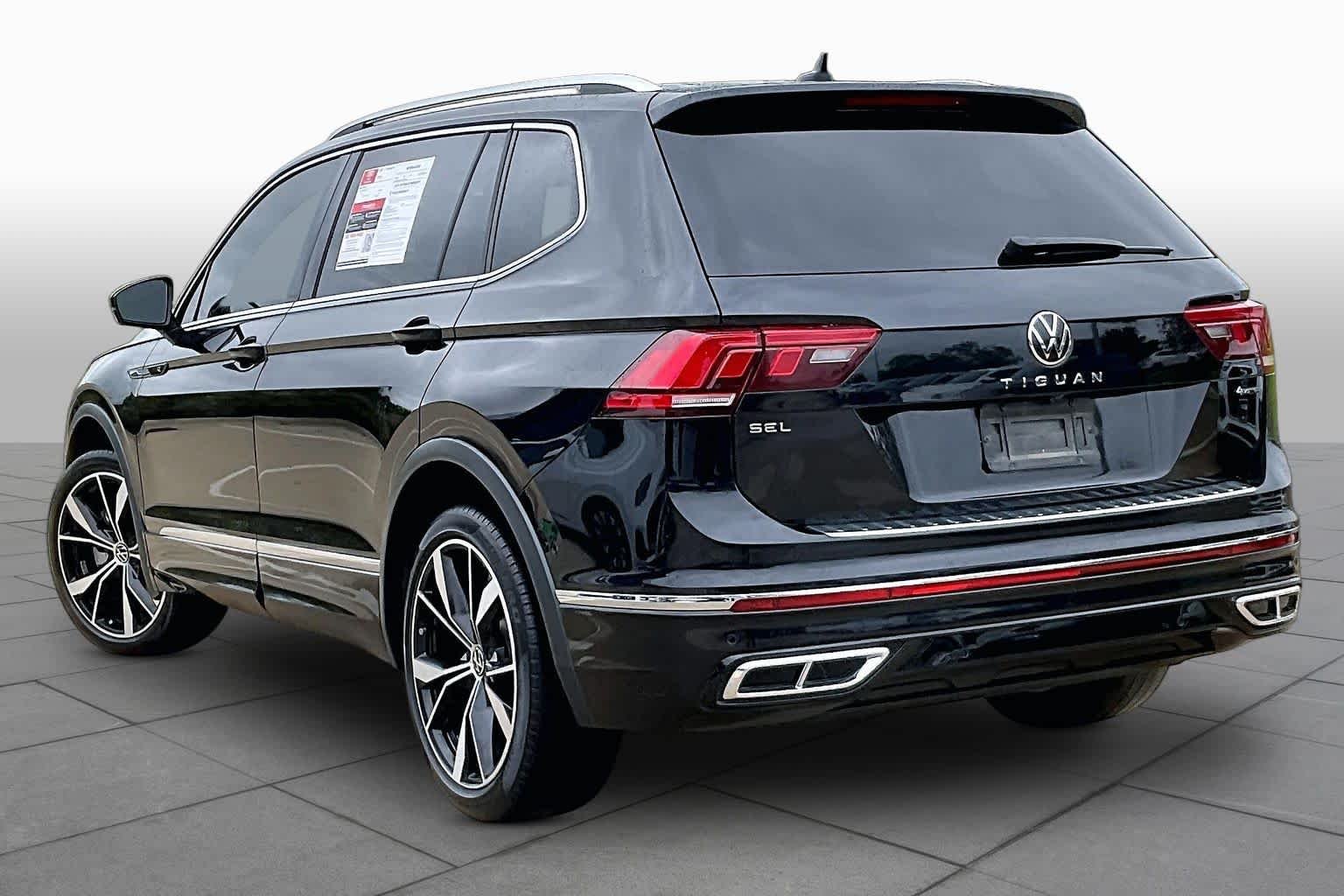 Used 2022 Deep Black Pearl Volkswagen SEL R-Line image 12