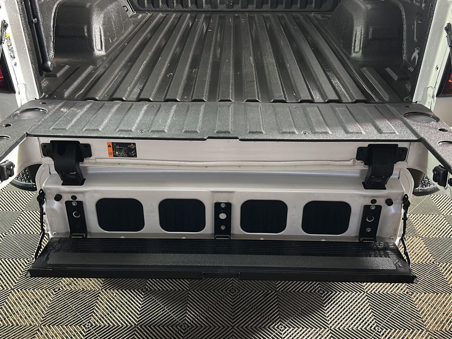 Used 2024 White Frost Tricoat GMC Denali image 10