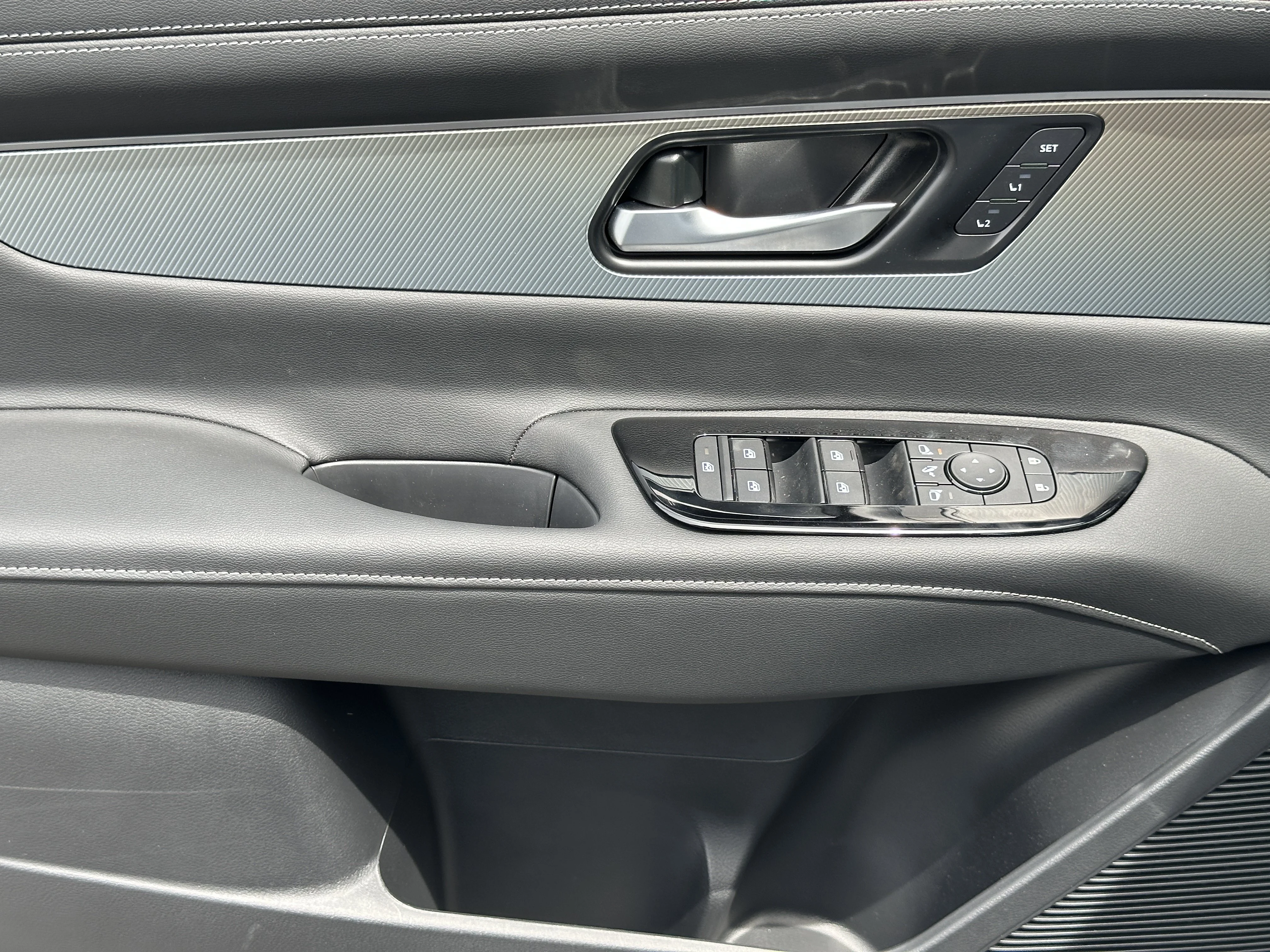New 2026 Champagne Silver Metallic Nissan Platinum image 14