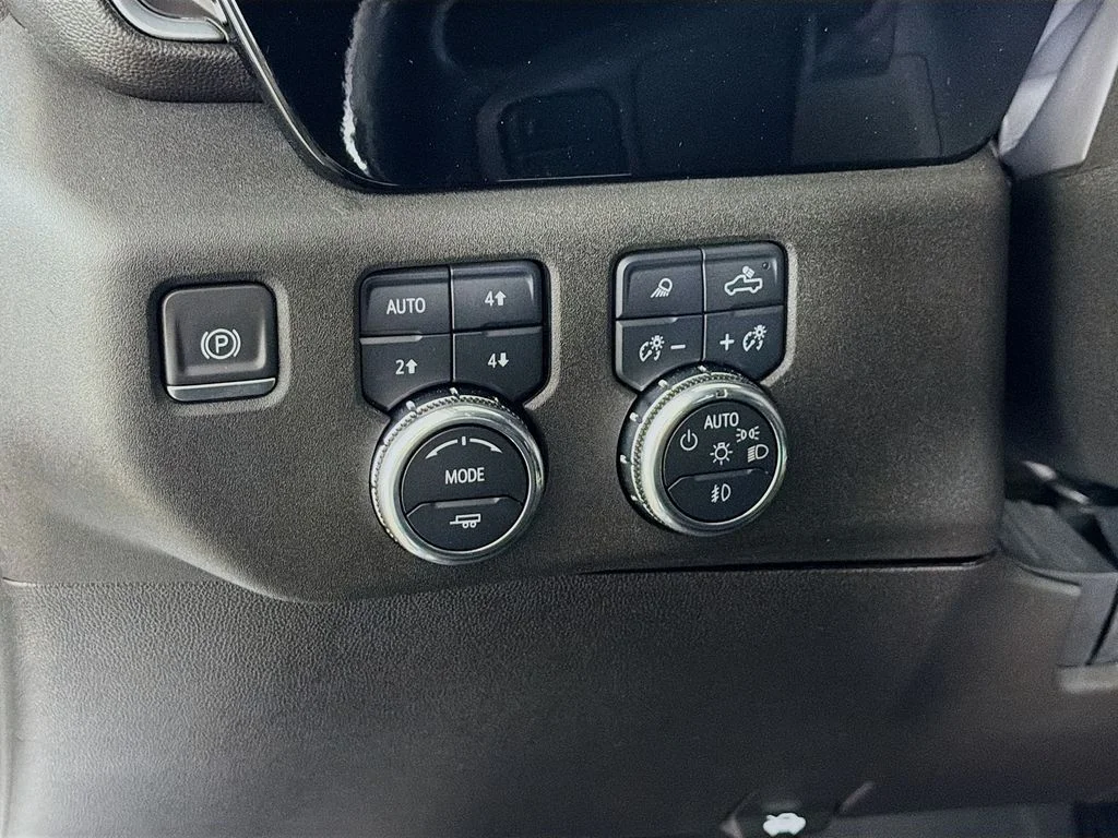2024 GMC Sierra 3500HD SLT - Photo 11