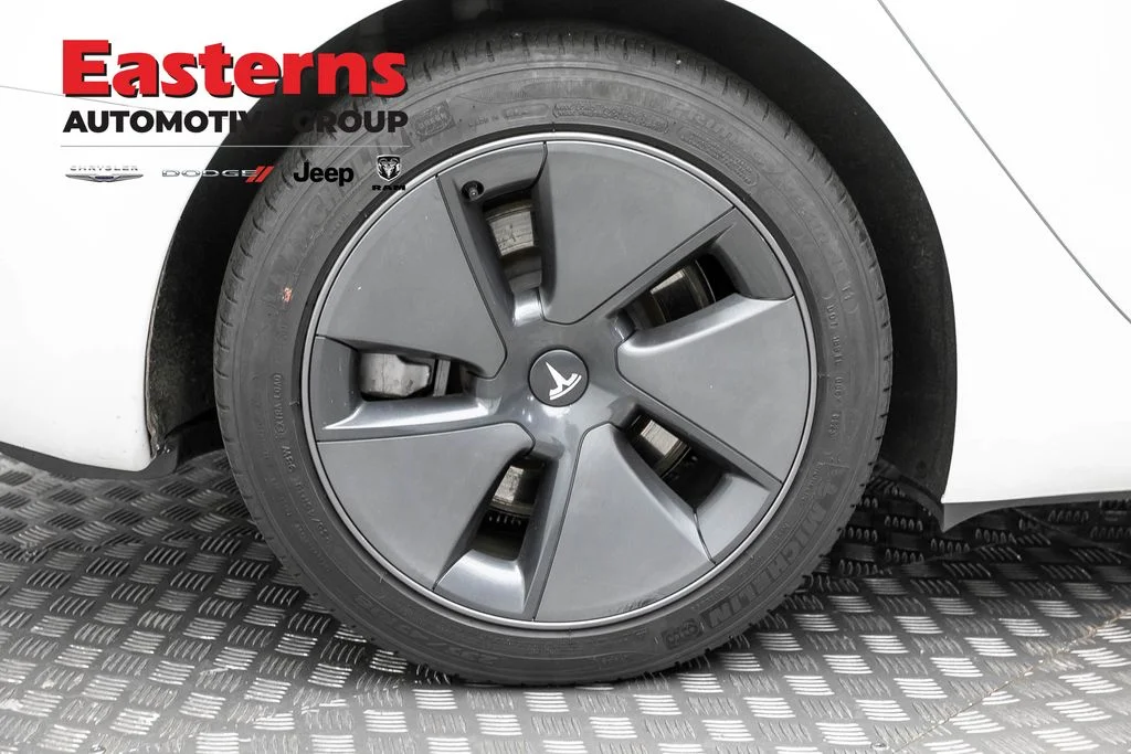Used 2023 White Tesla Base image 27