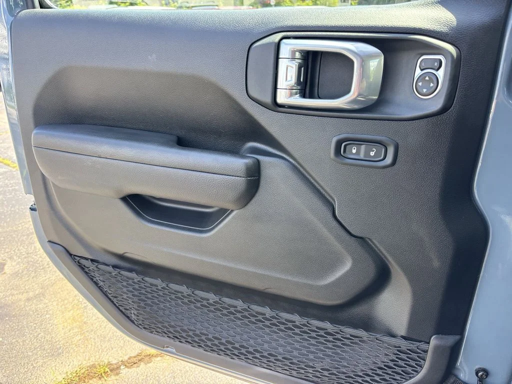 Used 2025 Gray Jeep Rubicon image 13