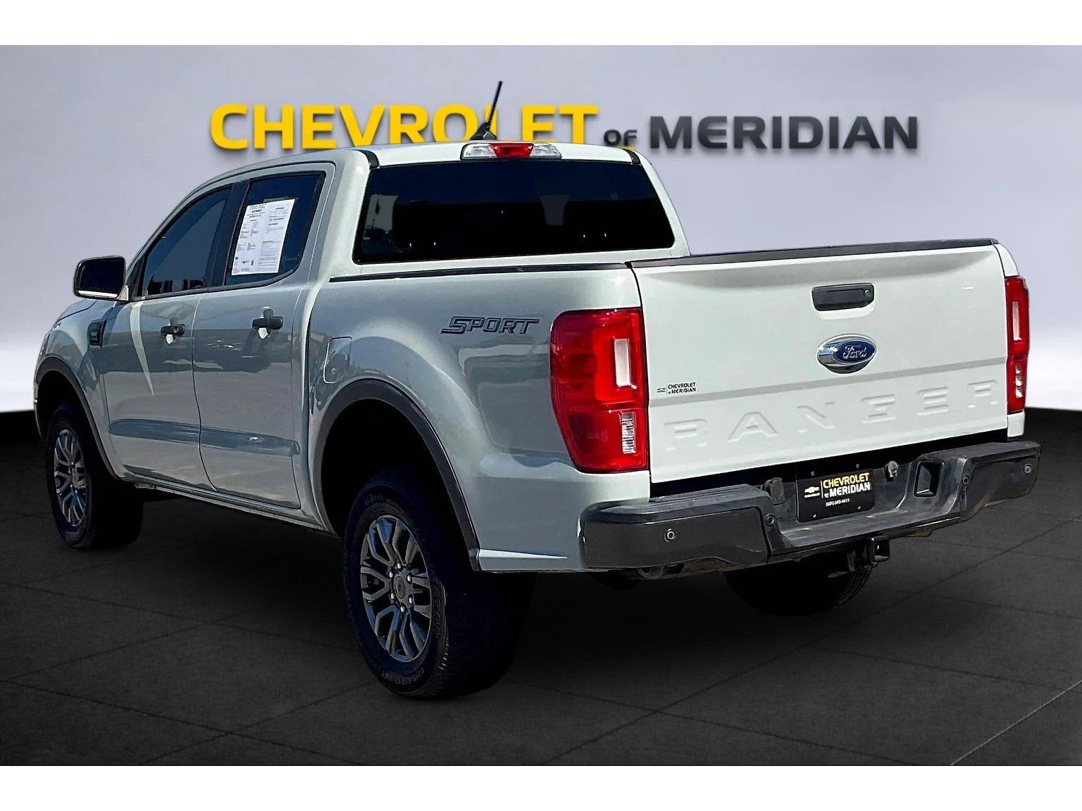 Used 2021  Ford XL image 2