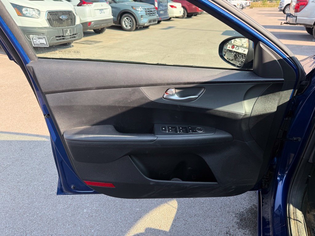 Used 2020 Blue Kia LXS image 6