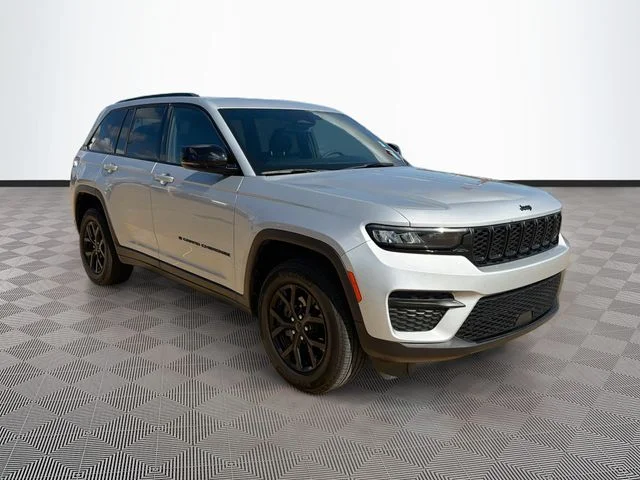 Used 2024 Silver Jeep Altitude X image 1