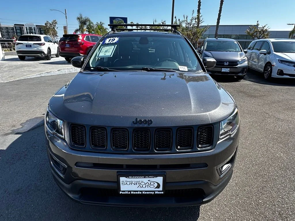 Used 2019 Gray Jeep Latitude image 3