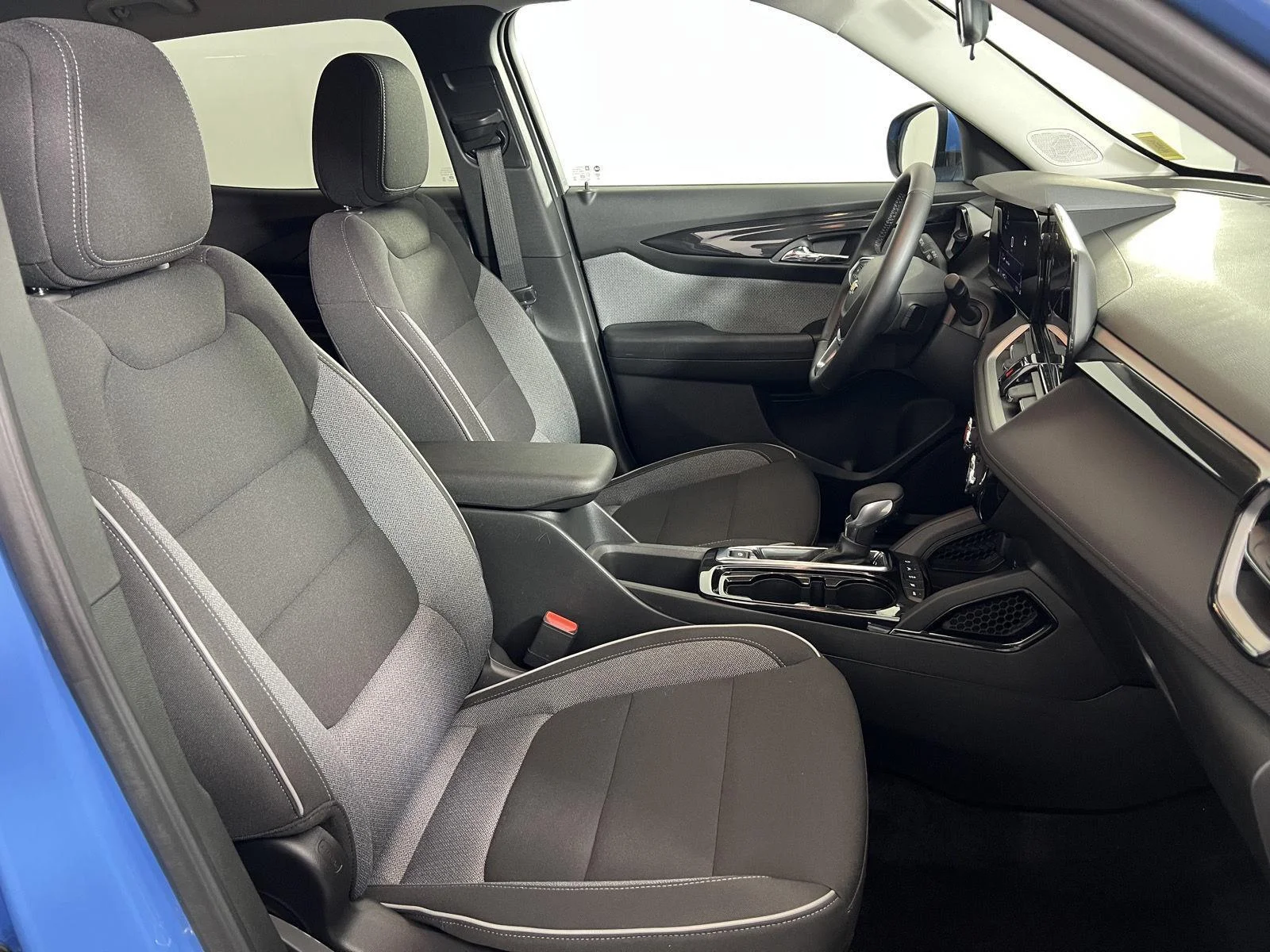 Used 2024 Fountain Blue Chevrolet LT image 20