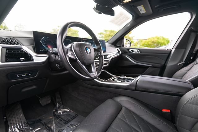Certified Used 2025 Black Sapphire Metallic BMW xDrive40i image 4