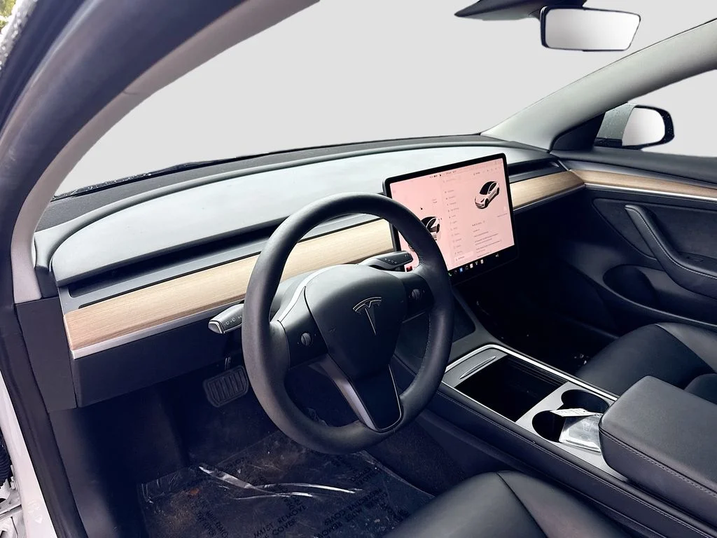 Used 2023 White Tesla Base image 9