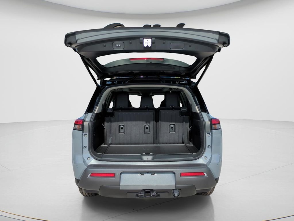 New 2026 Boulder Gray Pearl / Super Black Two-tone Nissan Platinum image 9