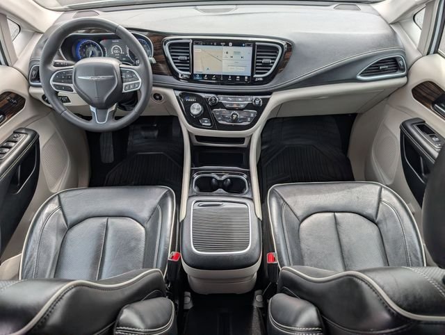 Used 2023 White Chrysler Limited image 18