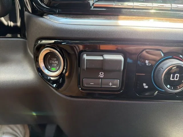 New 2026 Summit White Chevrolet LT (2FL) image 30