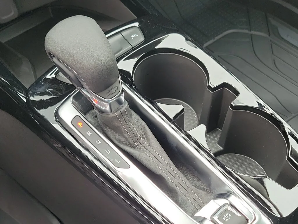 New 2026 Summit White Chevrolet ACTIV image 17