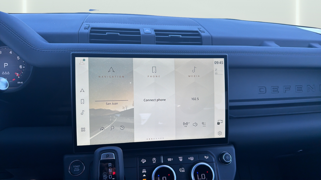 New 2026 Fuji White Land Rover X-Dynamic SE image 22