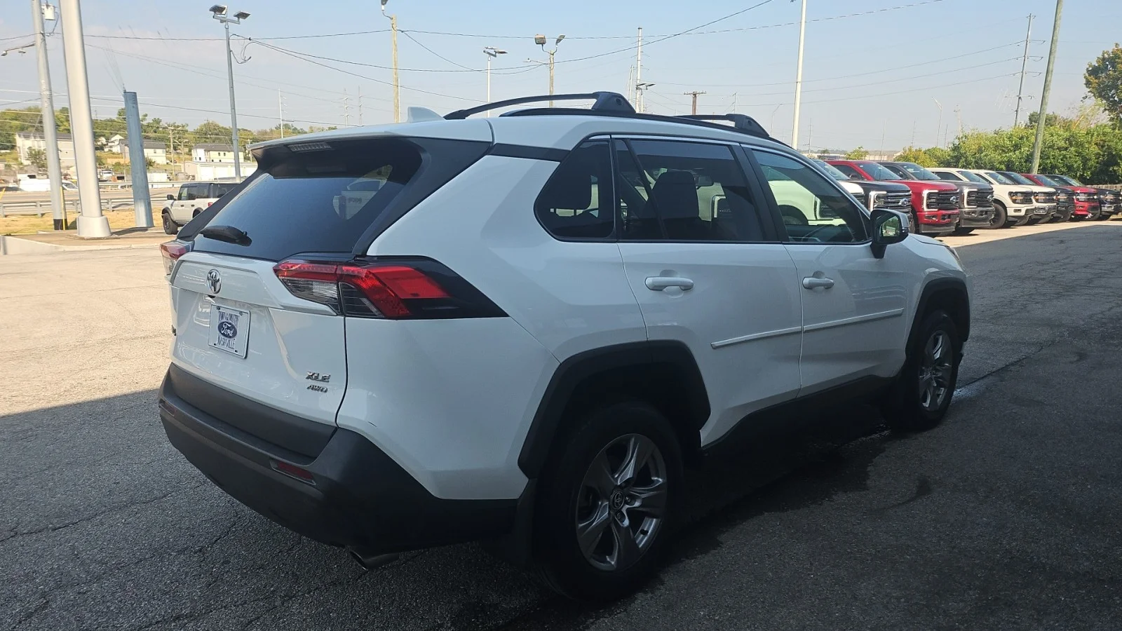 Used 2023 Ice Cap Toyota XLE 4WD image 5