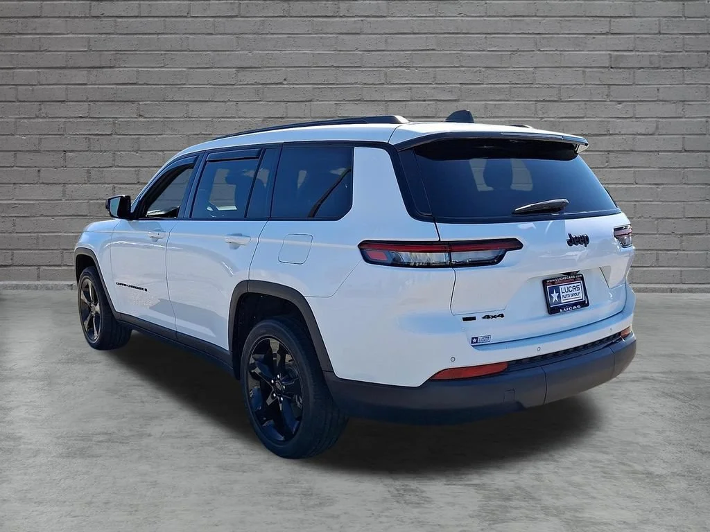 Used 2023 Bright White Clearcoat Jeep Altitude image 8