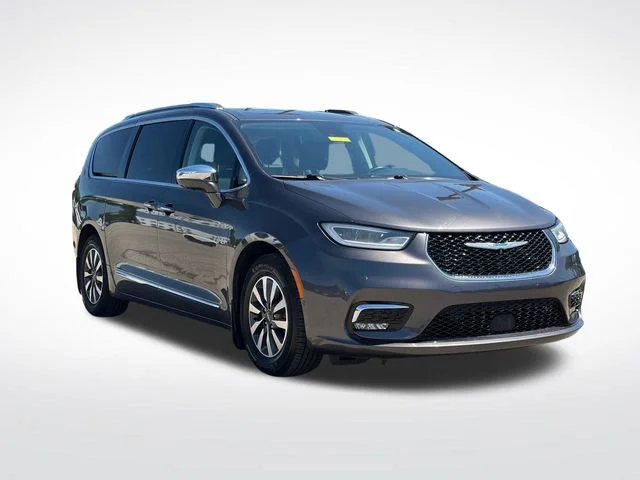 2021 Chrysler Pacifica Hybrid Limited Hybrid's photo