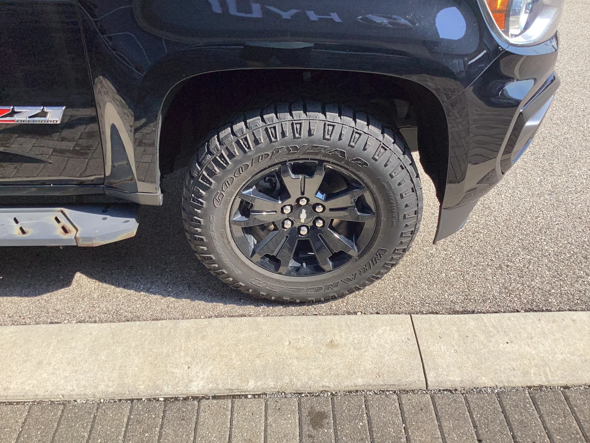 Used 2022 Black Chevrolet Z71 image 2