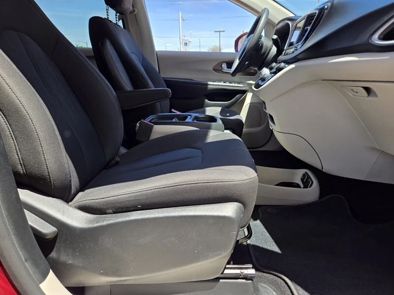 Used 2018 Velvet Red Pearlcoat Chrysler Touring Plus image 12