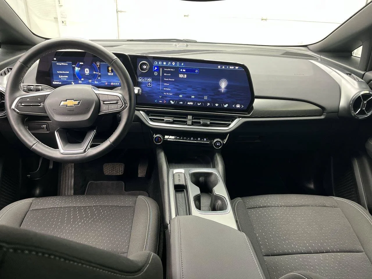 Used 2025 Summit White Chevrolet LT image 4