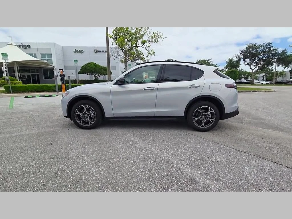 New 2025 Moonlight Gray Metallic Alfa Romeo Base image 33