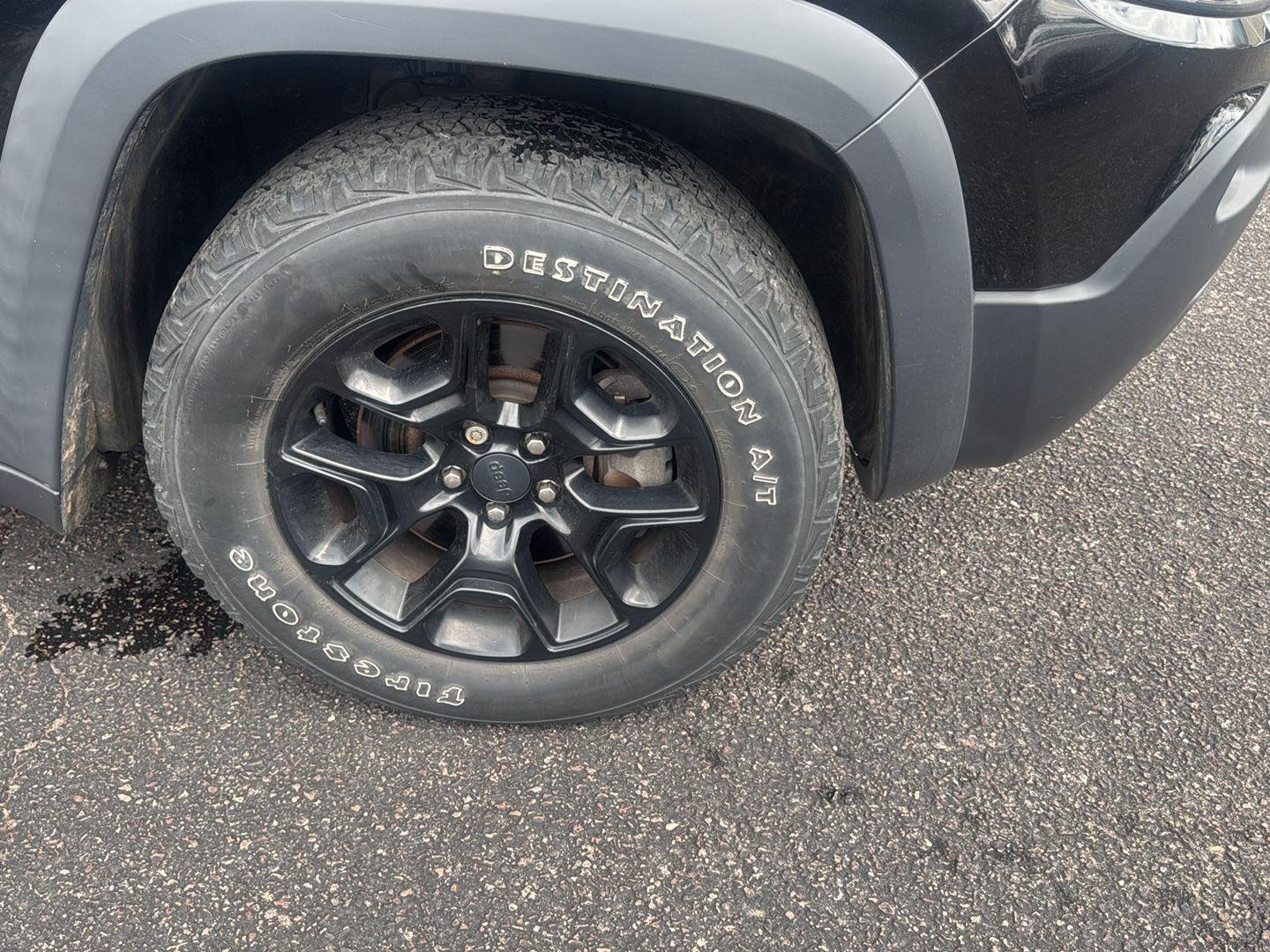 Used 2019 Diamond Black Crystal Pearlcoat Jeep Trailhawk image 4