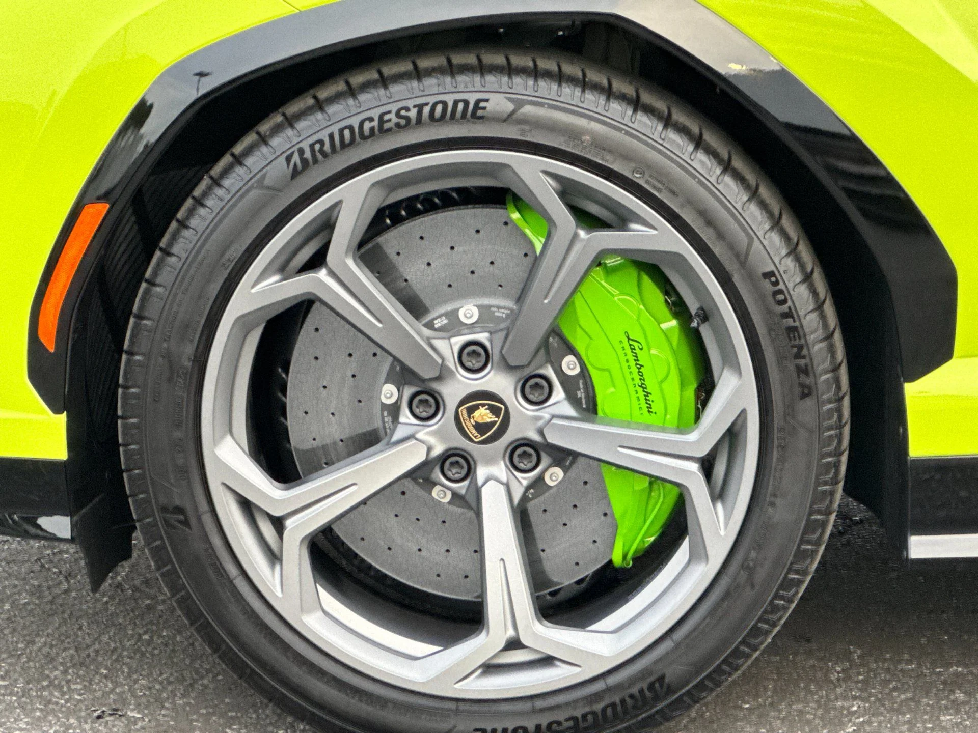 New 2025  Lamborghini SE image 9