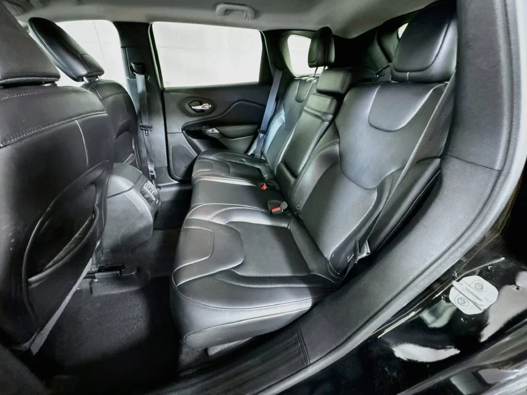 Used 2019 Black Jeep Latitude Plus image 30