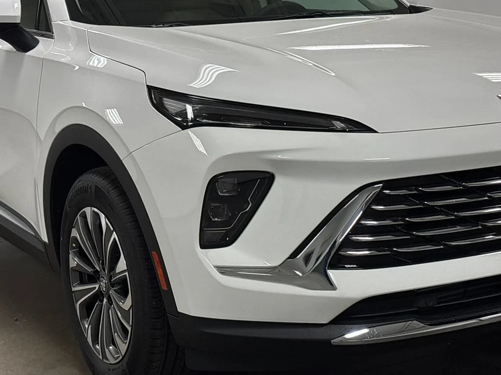 New 2026 Summit White Buick Preferred image 4
