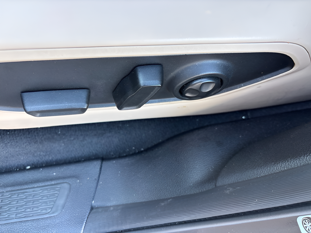 Certified Used 2024 Gray Jeep 4xe image 27