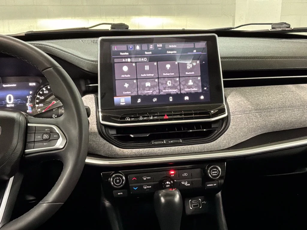 Used 2022 Crystal Metallic Jeep Latitude image 13