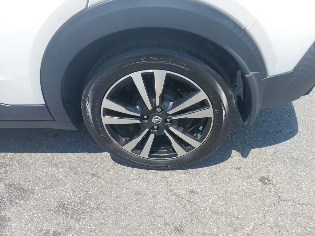 Used 2020 White Nissan SV image 30