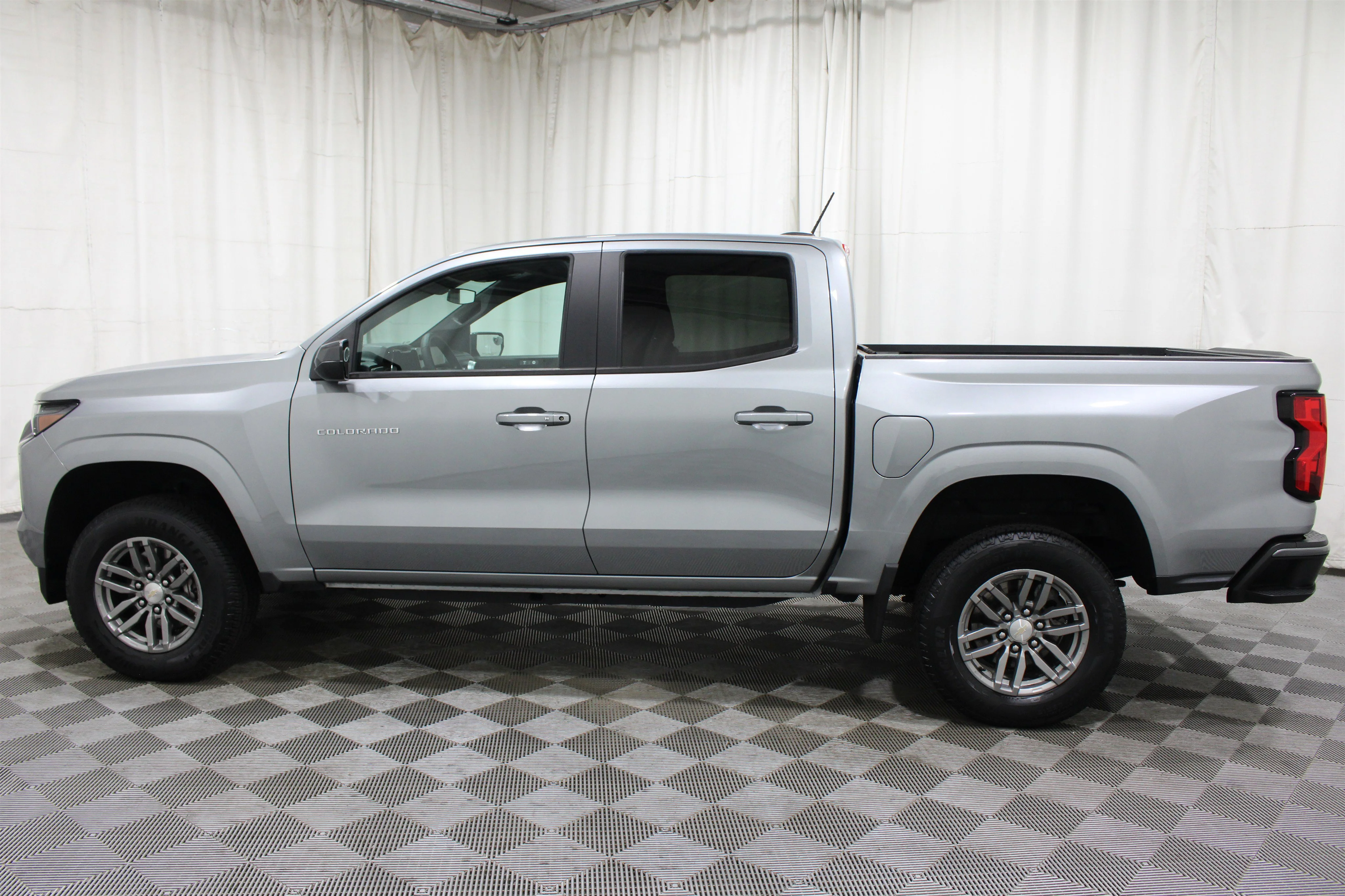 2023 Chevrolet Colorado LT - Photo 30