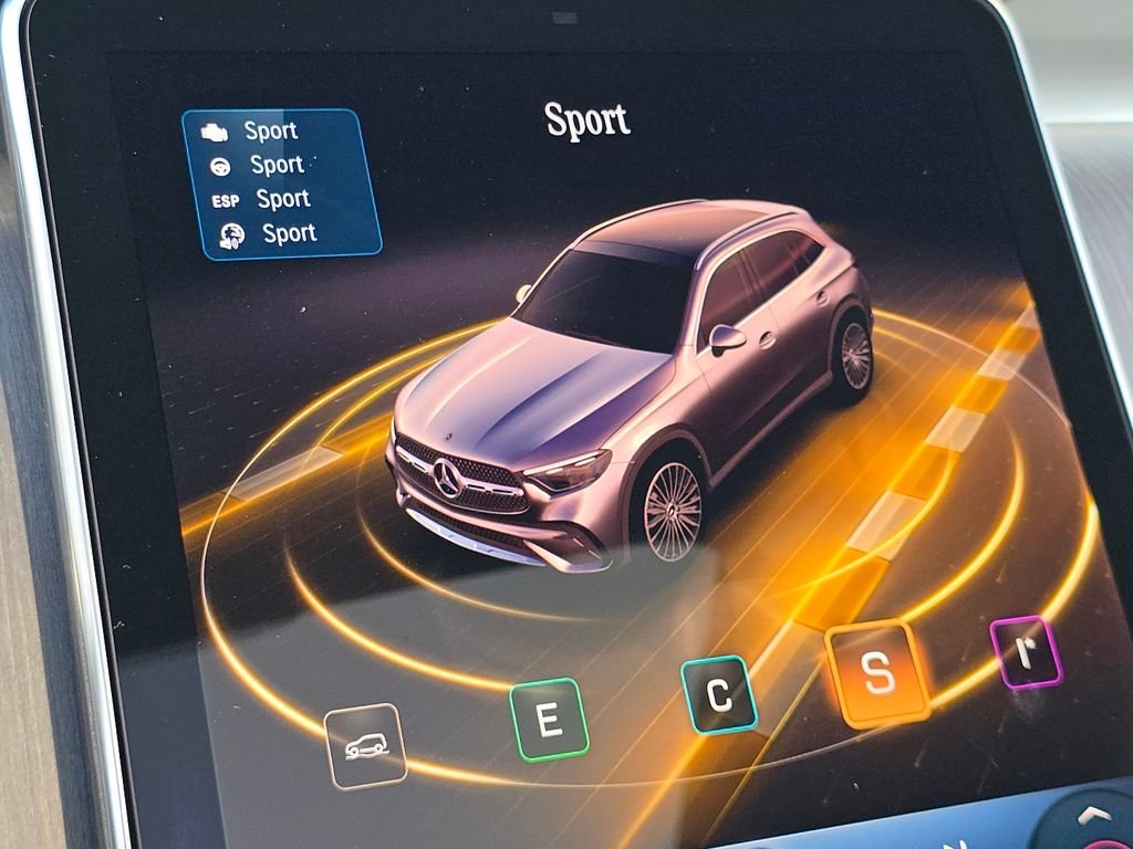 New 2026 Polar White Mercedes-Benz GLC 300 image 33